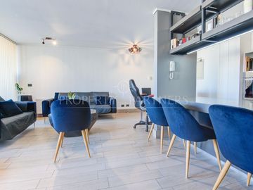 Departamento en venta amoblado, tranquila calle cerca de Escuela de Carabineros.