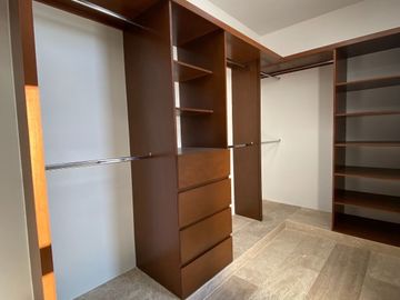 Casa 4 recámaras en esquina| Dentro de privada| 607m2 de terreno