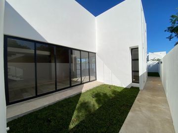 Casa 4 recámaras en esquina| Dentro de privada| 607m2 de terreno