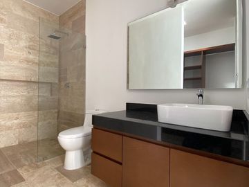 Casa 4 recámaras en esquina| Dentro de privada| 607m2 de terreno