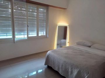 Casa en venta - 4 Dormitorios 4 Baños - 531,50mts2 - Merlo