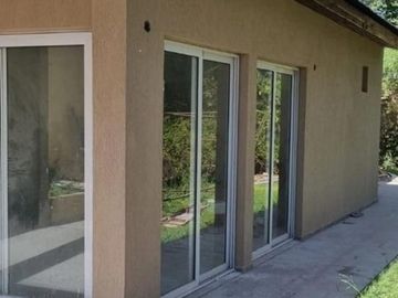 Casa en venta - 4 Dormitorios 4 Baños - 531,50mts2 - Merlo