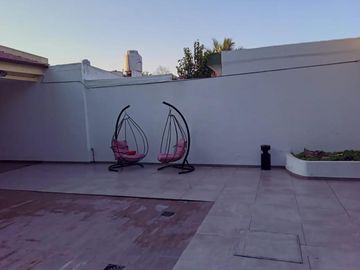 Casa en venta - 4 Dormitorios 4 Baños - 531,50mts2 - Merlo