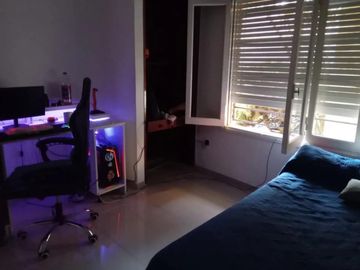 Casa en venta - 4 Dormitorios 4 Baños - 531,50mts2 - Merlo