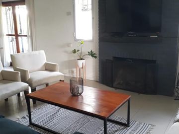 Muy linda casa 5 ambientes. Excelente ubicación