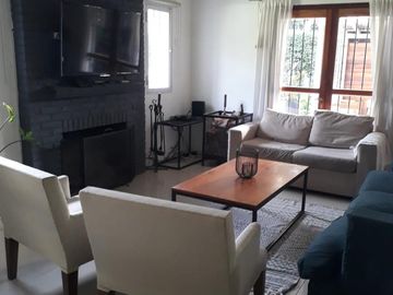 Muy linda casa 5 ambientes. Excelente ubicación