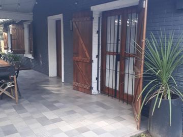 Muy linda casa 5 ambientes. Excelente ubicación