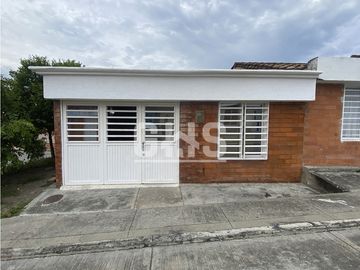 CASA EN VENTA EN CARTAGO URBANIZACION MONTE ESMERALDA