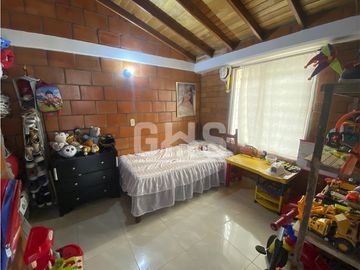 CASA EN VENTA EN CARTAGO URBANIZACION MONTE ESMERALDA