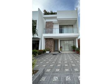 Venta casa Urb. Campo Difiori 3 niveles en Turbaco