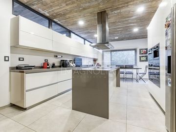 Casa en Venta en Avenida el Golf Manquehue