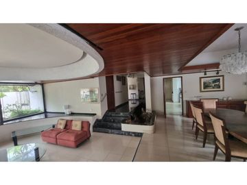 OBARRIO / CASA 950 M2 / BALCON / TERRAZA / PISCINA / 5 HABITACIONES