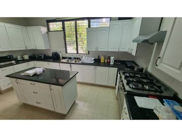OBARRIO / CASA 950 M2 / BALCON / TERRAZA / PISCINA / 5 HABITACIONES