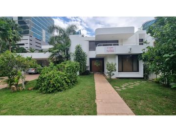 OBARRIO / CASA 950 M2 / BALCON / TERRAZA / PISCINA / 5 HABITACIONES
