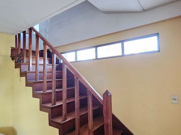 Venta PH en Flores - 5 amb. con patio y parrilla.
