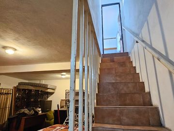 Venta PH en Flores - 5 amb. con patio y parrilla.