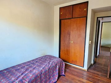 Venta PH en Flores - 5 amb. con patio y parrilla.