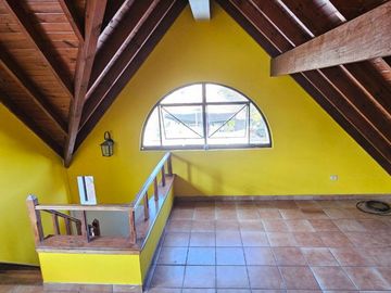 Venta PH en Flores - 5 amb. con patio y parrilla.