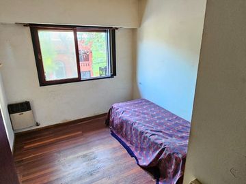 Venta PH en Flores - 5 amb. con patio y parrilla.