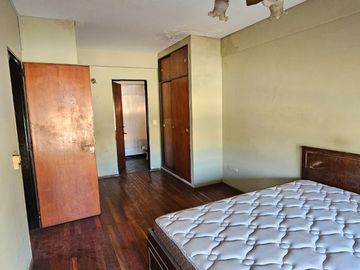 Venta PH en Flores - 5 amb. con patio y parrilla.