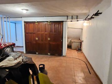 Venta PH en Flores - 5 amb. con patio y parrilla.