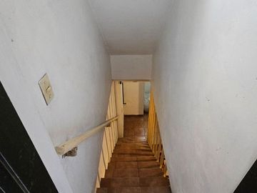 Venta PH en Flores - 5 amb. con patio y parrilla.