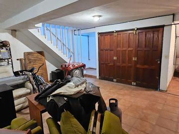 Venta PH en Flores - 5 amb. con patio y parrilla.