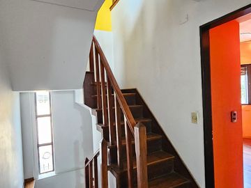 Venta PH en Flores - 5 amb. con patio y parrilla.