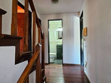 Venta PH en Flores - 5 amb. con patio y parrilla.