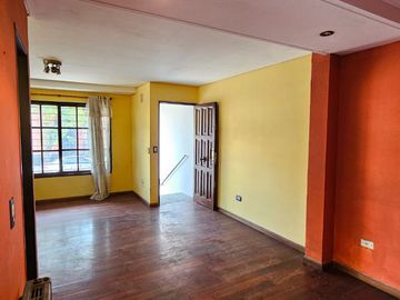Venta PH en Flores - 5 amb. con patio y parrilla.