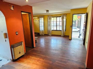 Venta PH en Flores - 5 amb. con patio y parrilla.