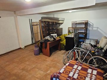 Venta PH en Flores - 5 amb. con patio y parrilla.
