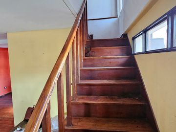 Venta PH en Flores - 5 amb. con patio y parrilla.