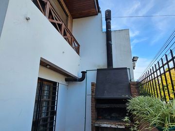 Venta PH en Flores - 5 amb. con patio y parrilla.