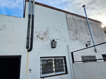 Venta PH en Flores - 5 amb. con patio y parrilla.