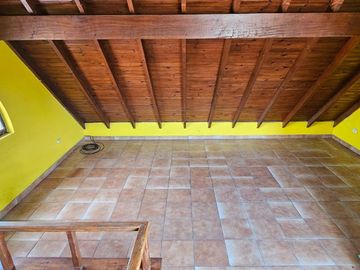 Venta PH en Flores - 5 amb. con patio y parrilla.