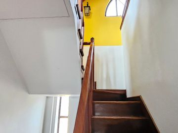 Venta PH en Flores - 5 amb. con patio y parrilla.