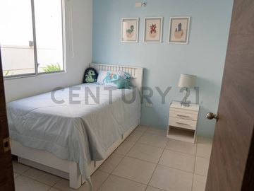 Venta Casa de Estreno en Urbanización Paseo del Sol, Vía a la Costa