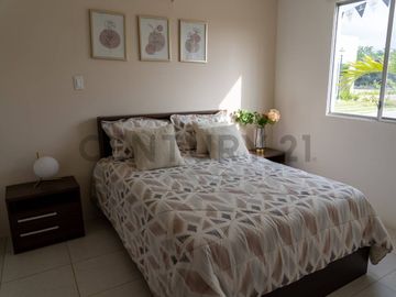 Venta Casa de Estreno en Urbanización Paseo del Sol, Vía a la Costa