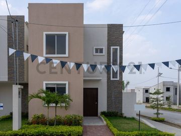 Venta Casas de Estreno en Urbanización Paseo del Sol, Vía a la Costa