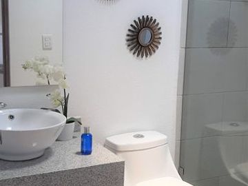 Casa nueva en venta en fraccionamiento con áreas verdes en Toluca, a unos metros de la Av. López Portillo.