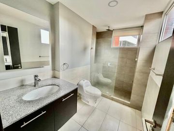 VENDO DEPARTAMENTO 3 DORMITORIOS PISO ALTO SECTOR BELLAVISTA