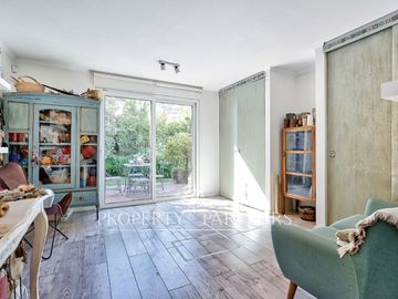Preciosa casa estilo provenzal a pasos del Colegio Everest