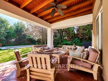 Preciosa casa estilo provenzal a pasos del Colegio Everest