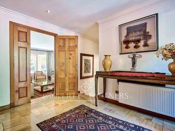Preciosa casa estilo provenzal a pasos del Colegio Everest