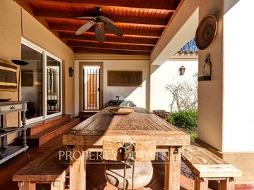 Preciosa casa estilo provenzal a pasos del Colegio Everest