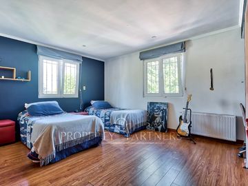 Preciosa casa estilo provenzal a pasos del Colegio Everest