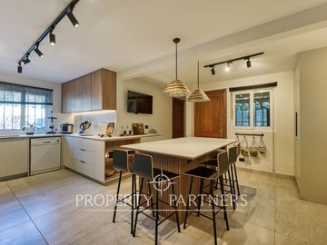 Preciosa casa estilo provenzal a pasos del Colegio Everest