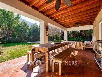 Preciosa casa estilo provenzal a pasos del Colegio Everest