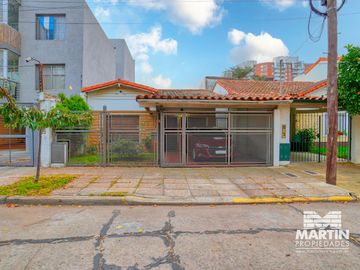 Casa chalet en venta  en Beccar 5 ambientes con dependencia de servicio
